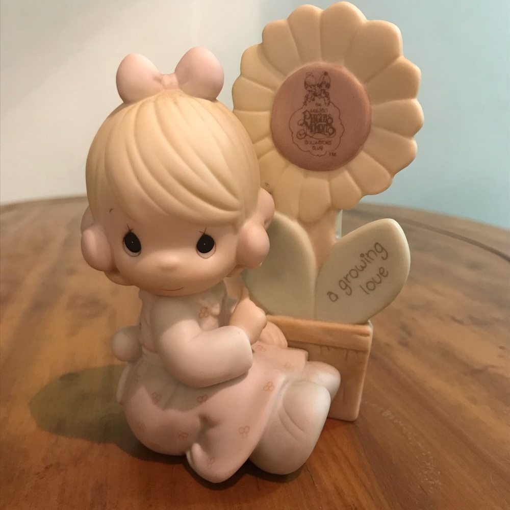 1988 PRECIOUS MOMENTS SYMBOL OF MEMBERSHIP